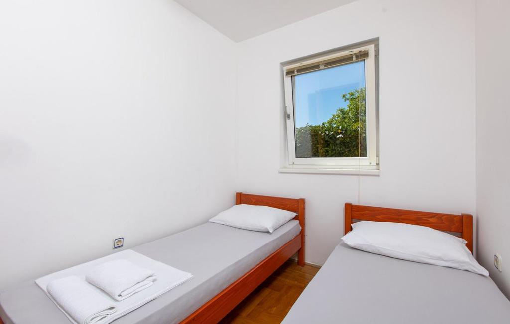 Apartments Dunja Malinska Buitenkant foto