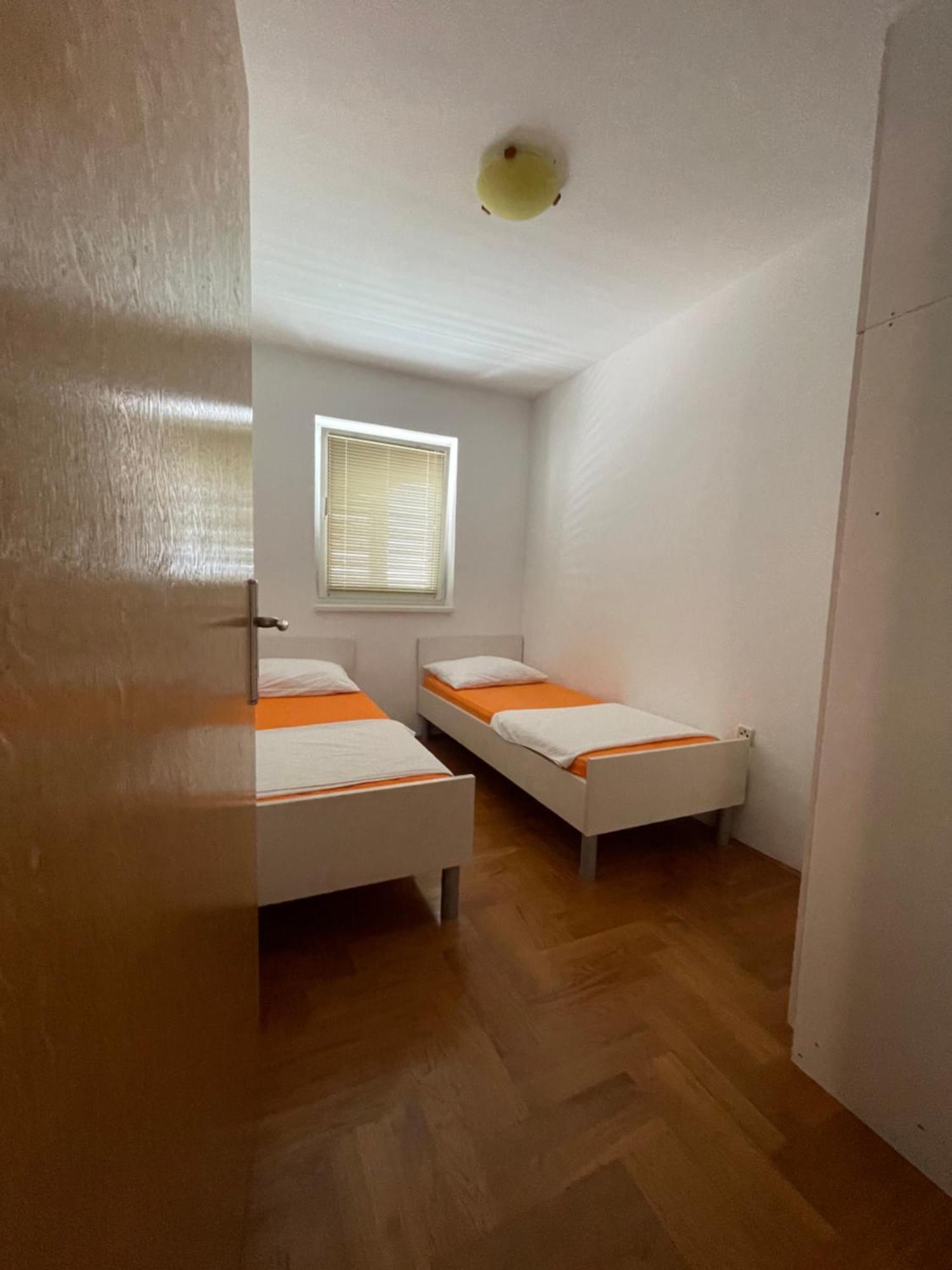 Apartments Dunja Malinska Buitenkant foto