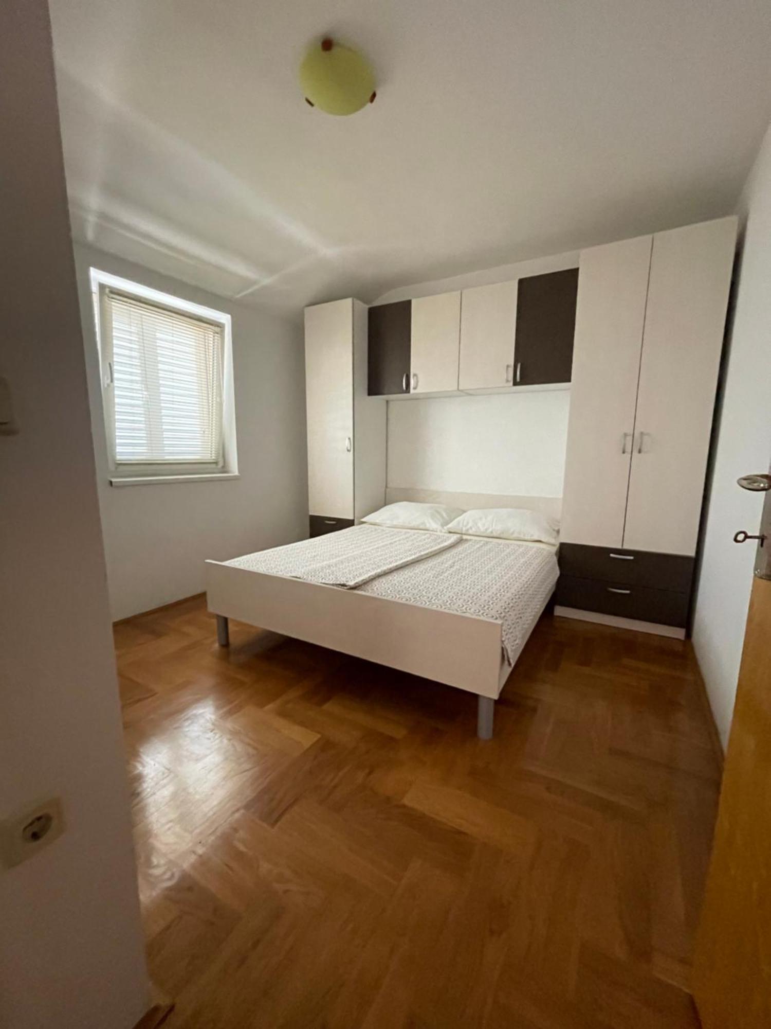 Apartments Dunja Malinska Buitenkant foto