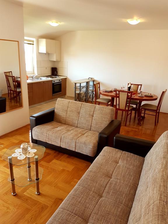 Apartments Dunja Malinska Buitenkant foto